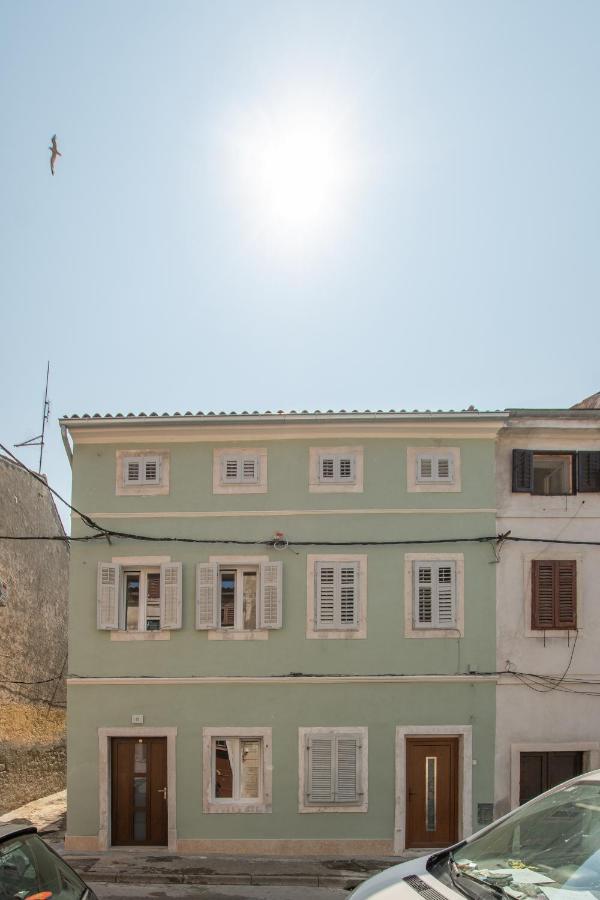 Apartments Nesatcium Pula Exterior photo