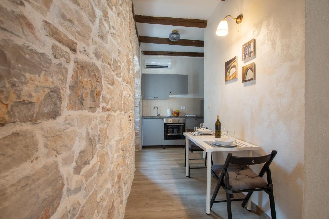Apartments Nesatcium Pula Exterior photo